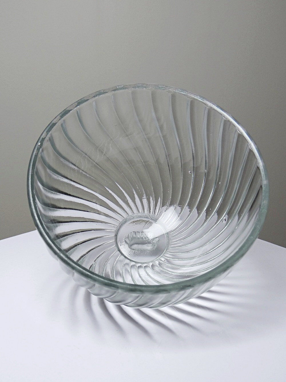 Petite cloche à dessert ou à fromage en verre pressé vintage/ancienne torsades