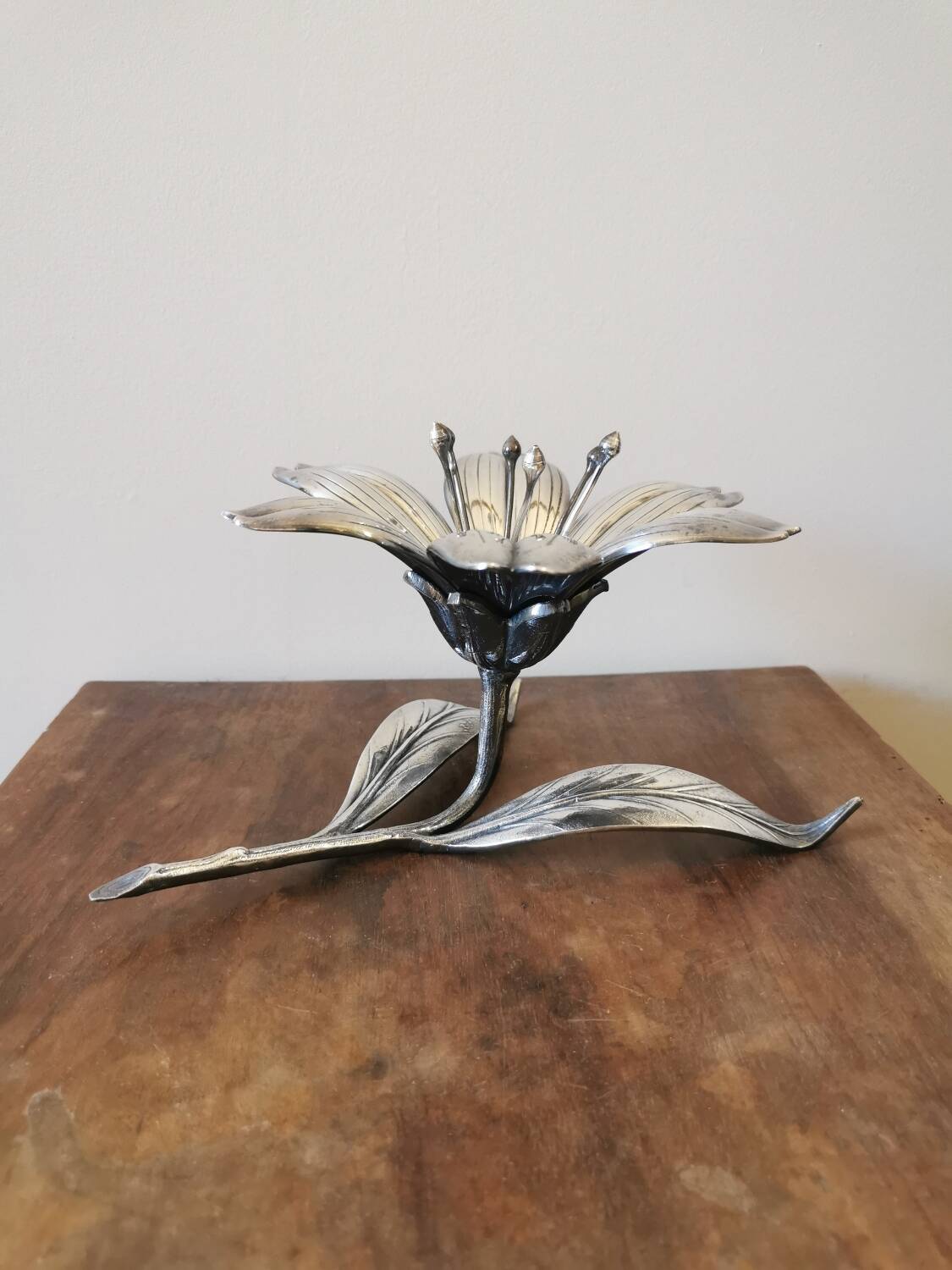Vintage ashtray flower in silver metal