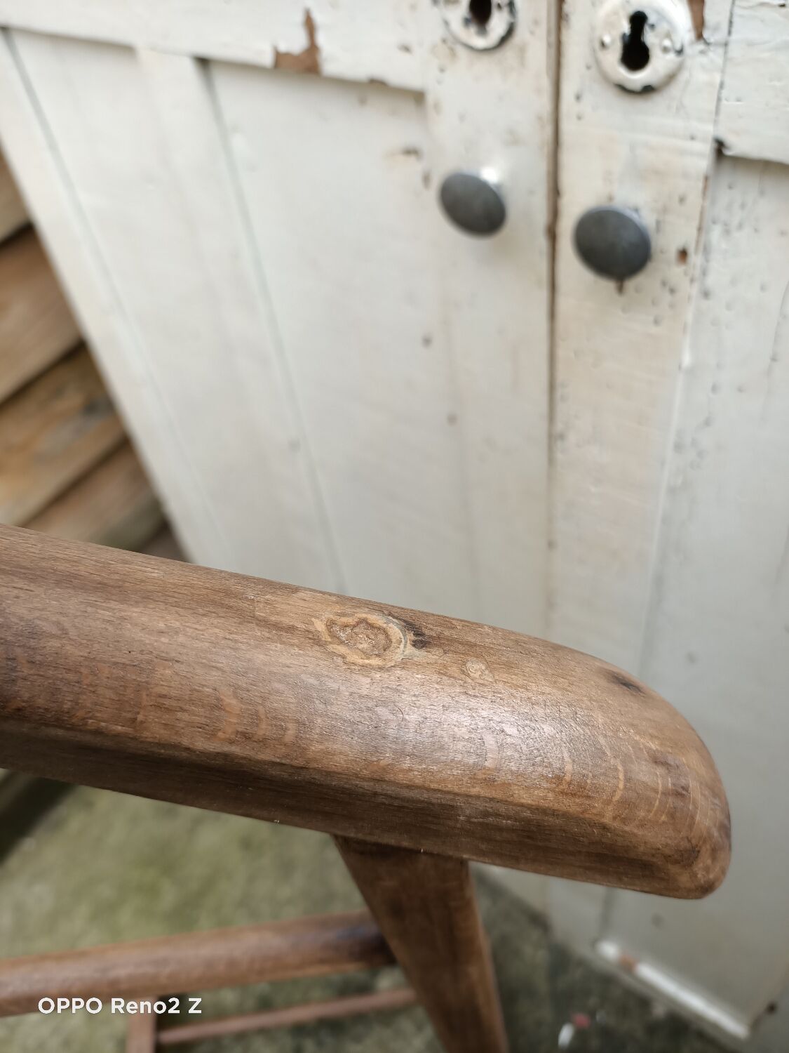 Valet en bois patiné