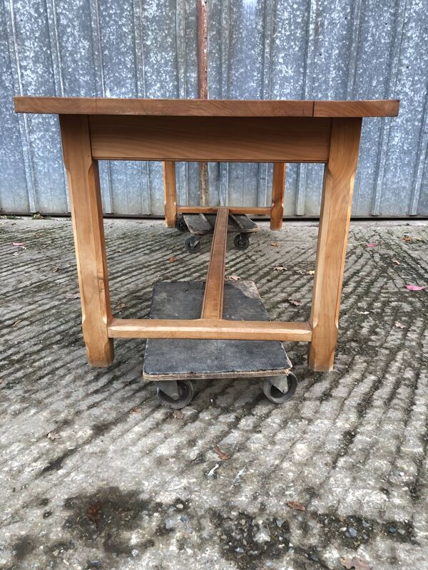 Table de ferme vendéenne à barre à chat avec 2 tiroirs en cerisier massif
