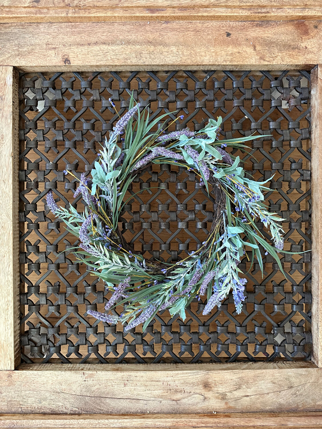 Wood and woven steel coffee table – Dual decorative use