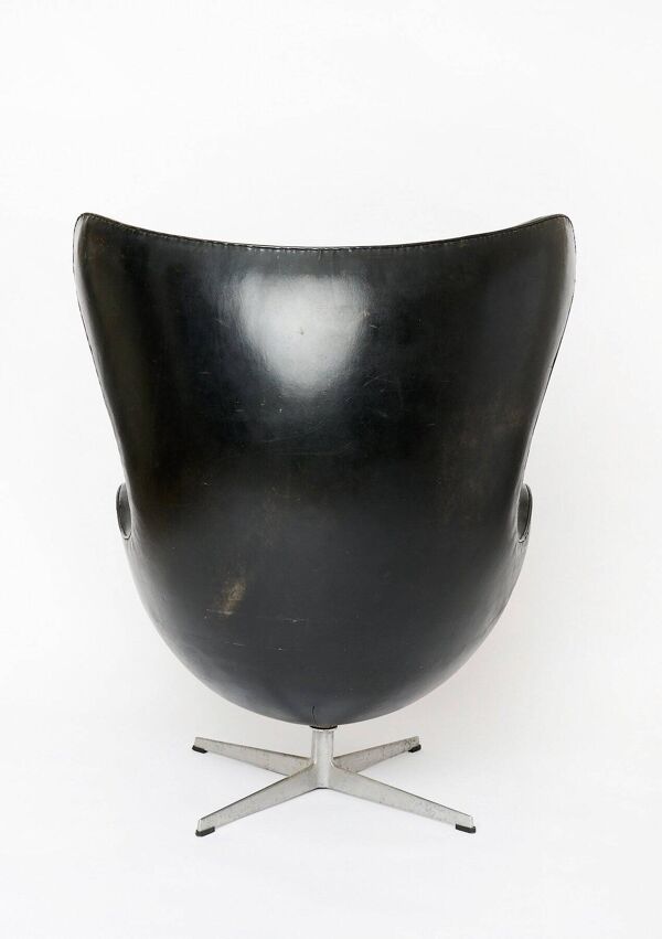 Fauteuil avec repose-pieds  d'Arne Jacobsen pour Fritz Hansen