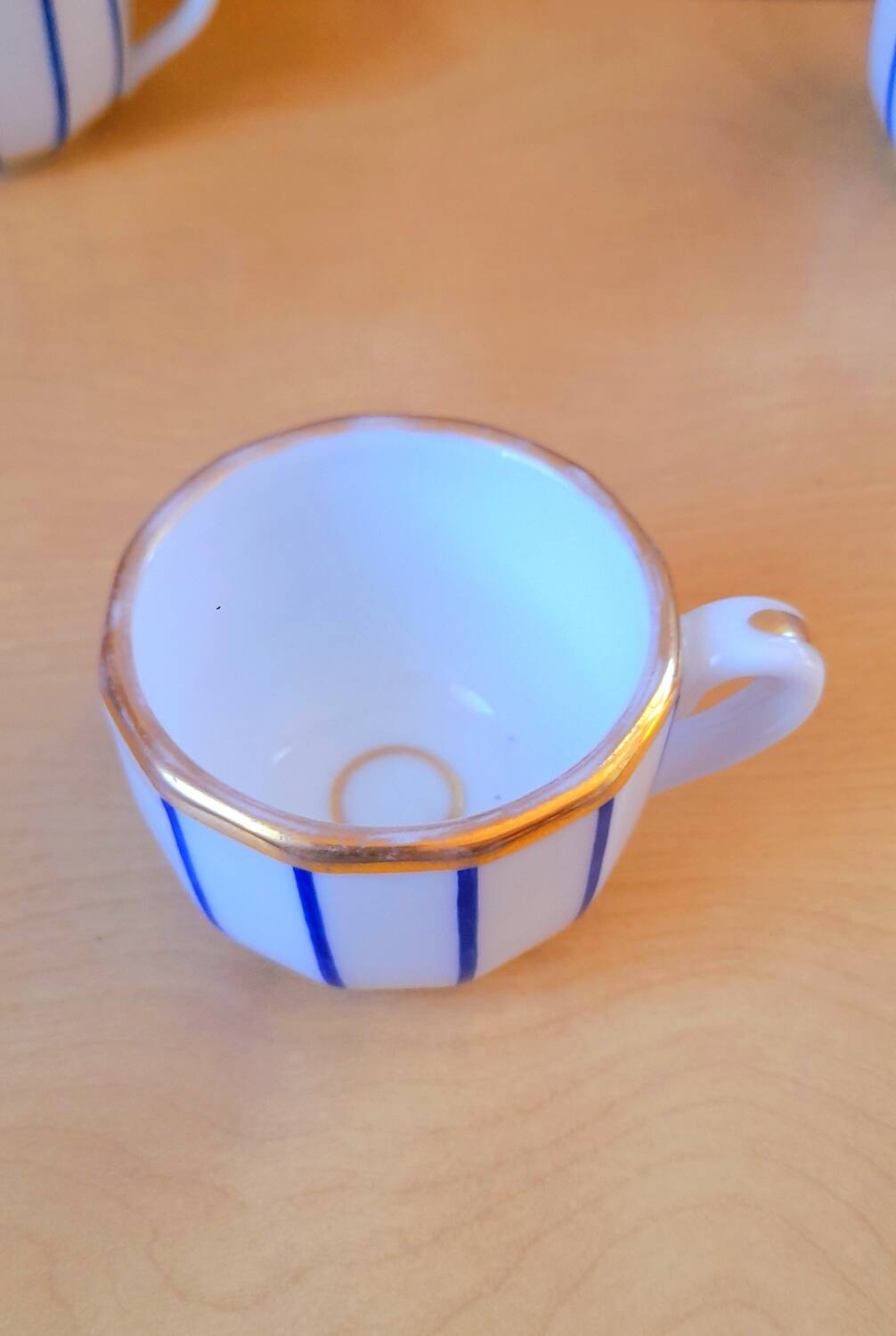 Service of 6 80s coffee cups