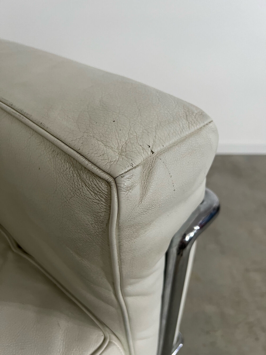 Armchair LC2 design Le Corbusier for Cassina