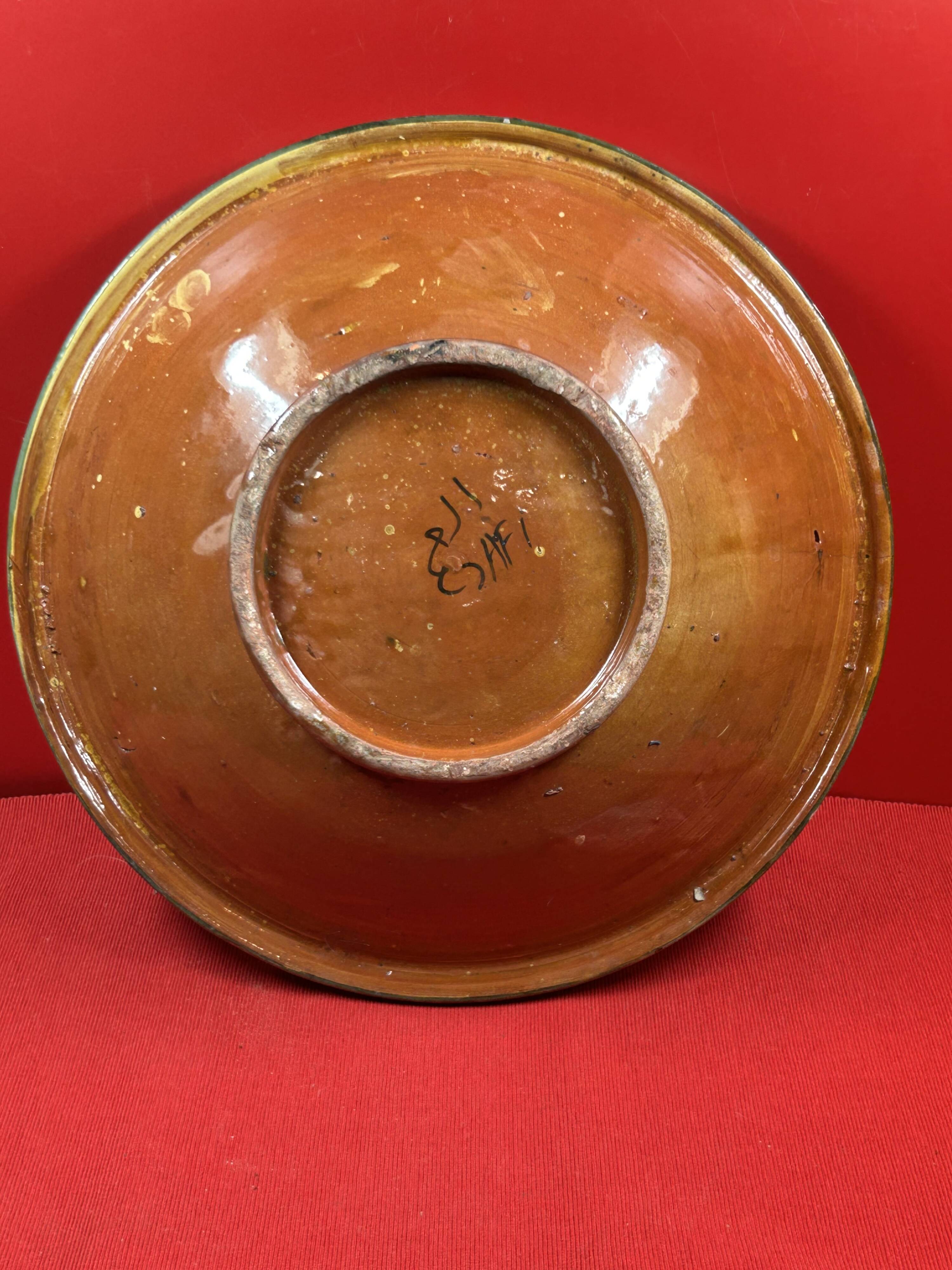 Grand et beau plat creux ancien Maghreb Signature à identifier SAFI? 37 cm