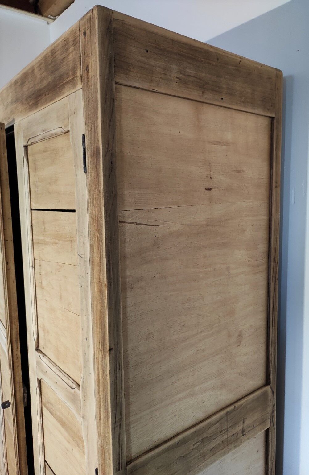 Armoire parisienne