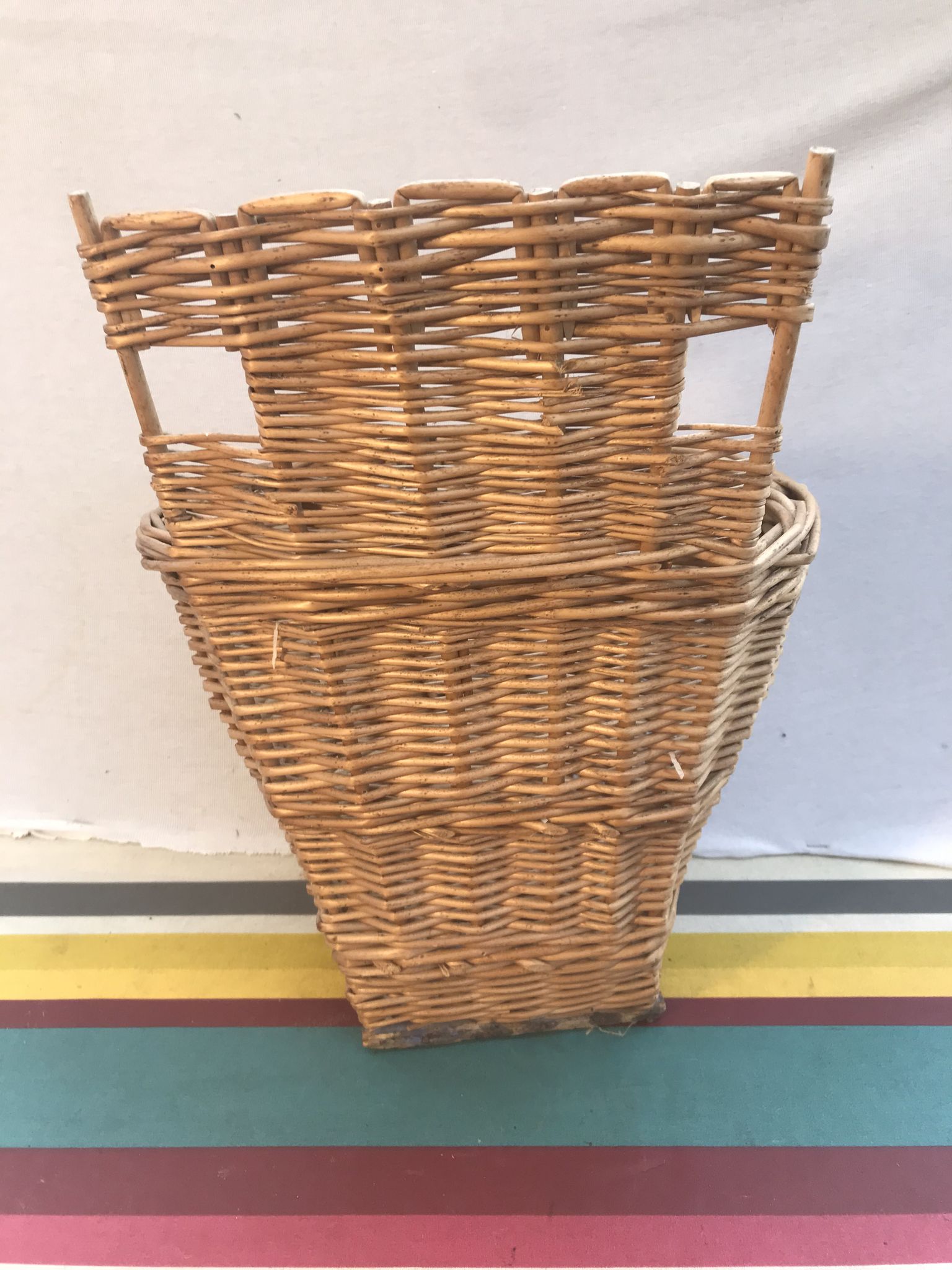 Old harvest basket picking in wick tressé vintage decoration