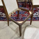 Suite de 6 chaises GPlan en teck et assise en skai des années 1970