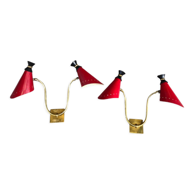 Paire d'appliques en laiton, abats jours diabolo rouge en métal, circa 1950