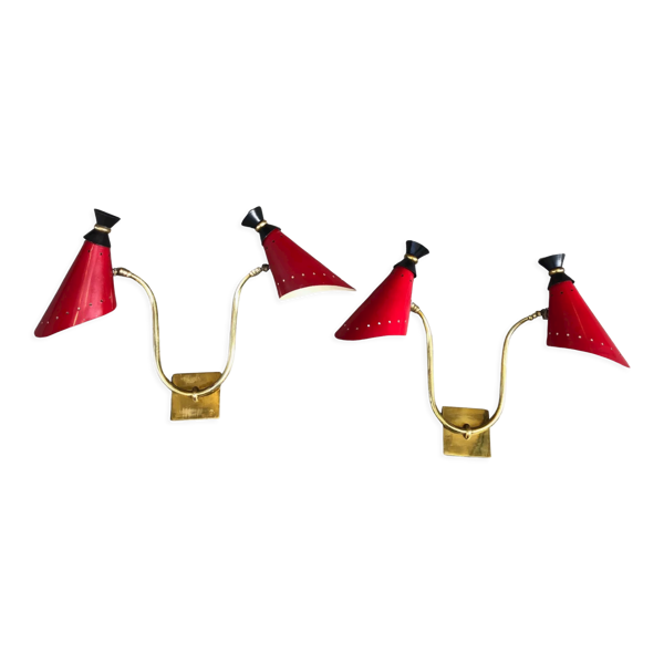 Paire d'appliques en laiton, abats jours diabolo rouge en métal, circa 1950 — Beyit