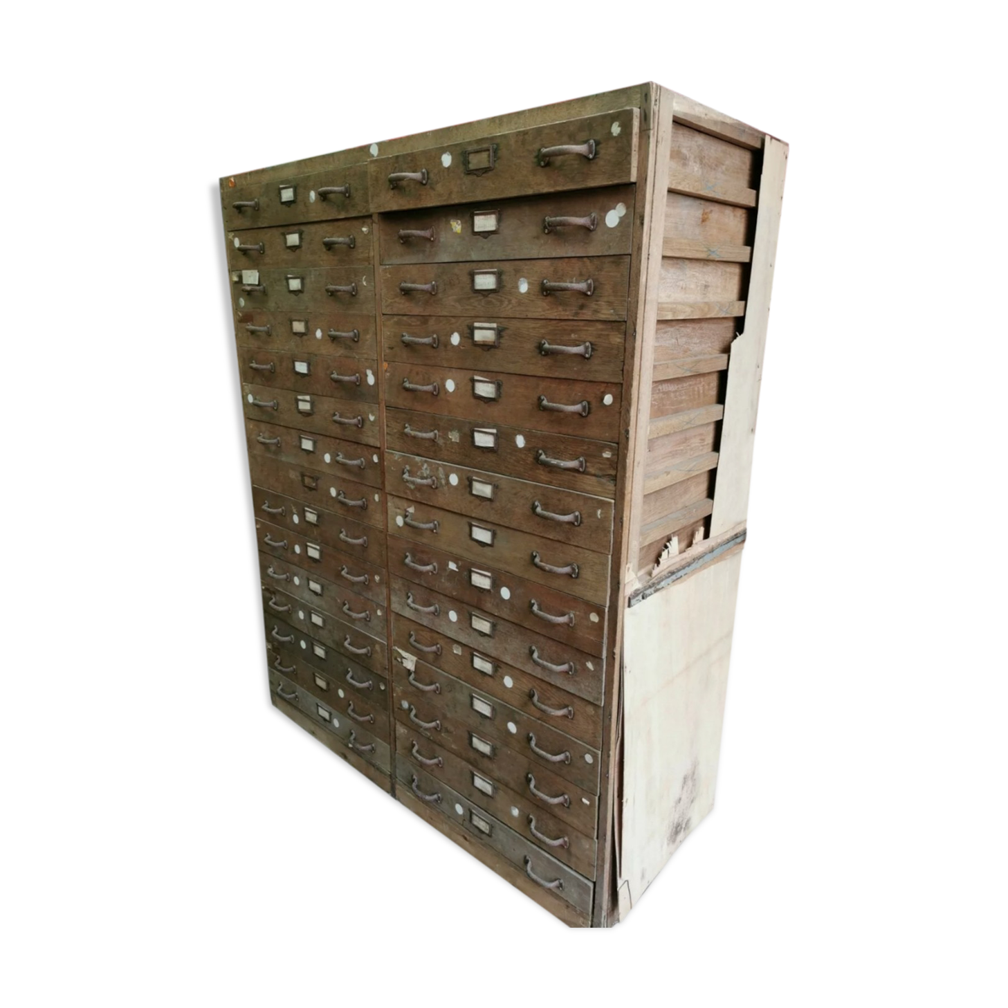 Old craft furniture has 30 oak façade drawers