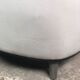 Fauteuil rétro vintage 80's en velours blanc gansé noir