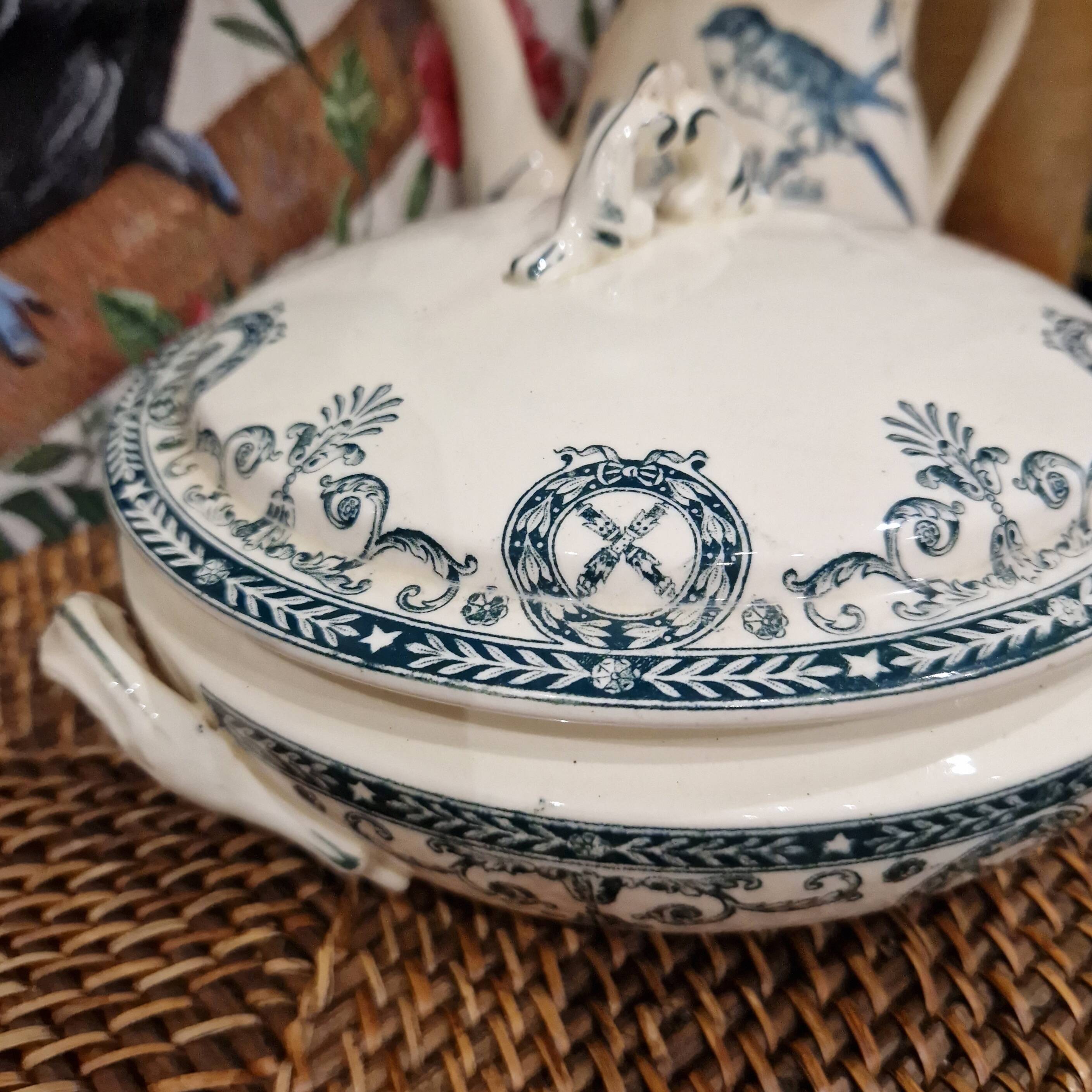 Petite soupière rare terre de fer ancienne salins rigal ameline motif cambaceres décor bleu abeilles