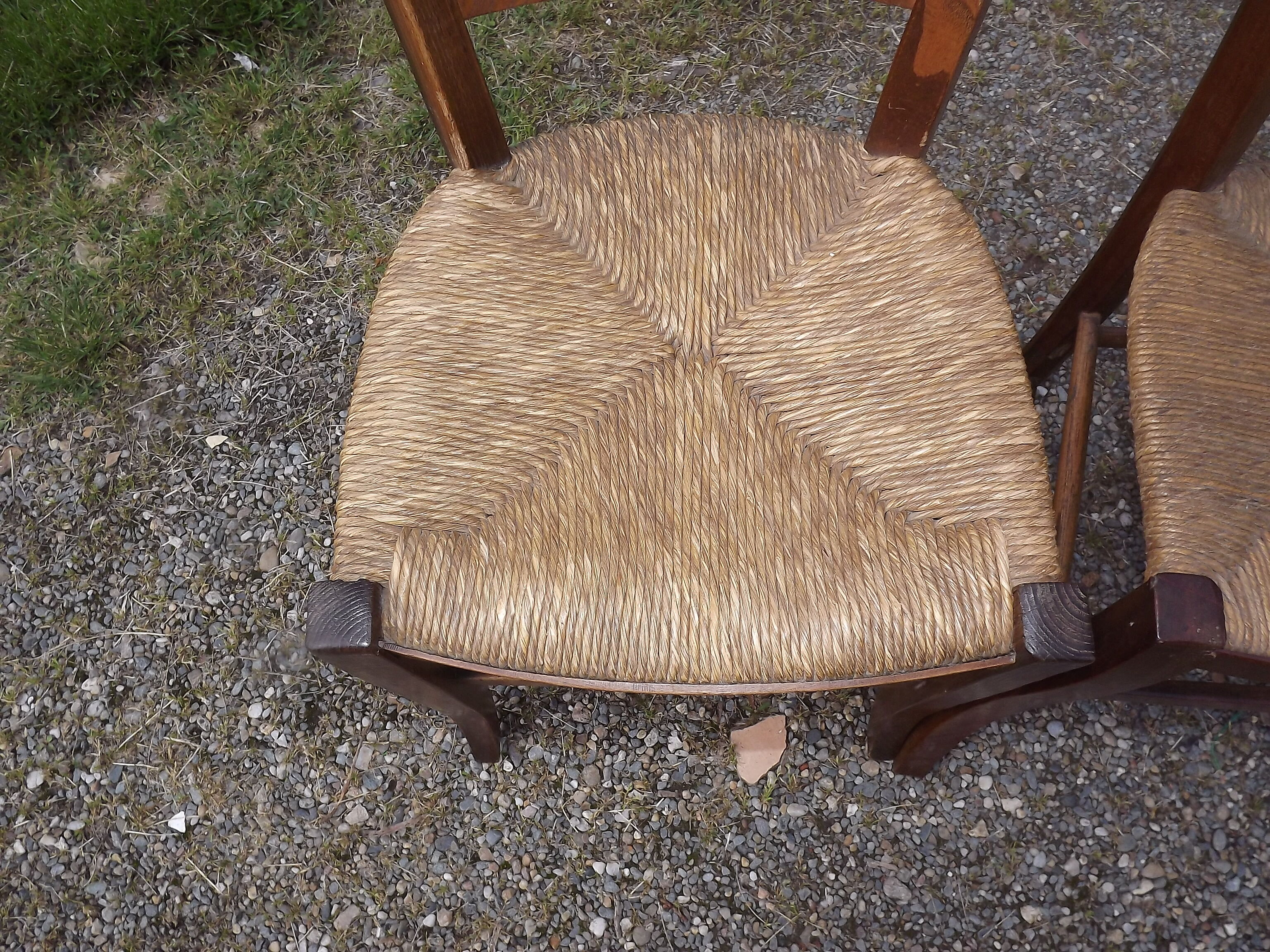 4 old mulched chairs