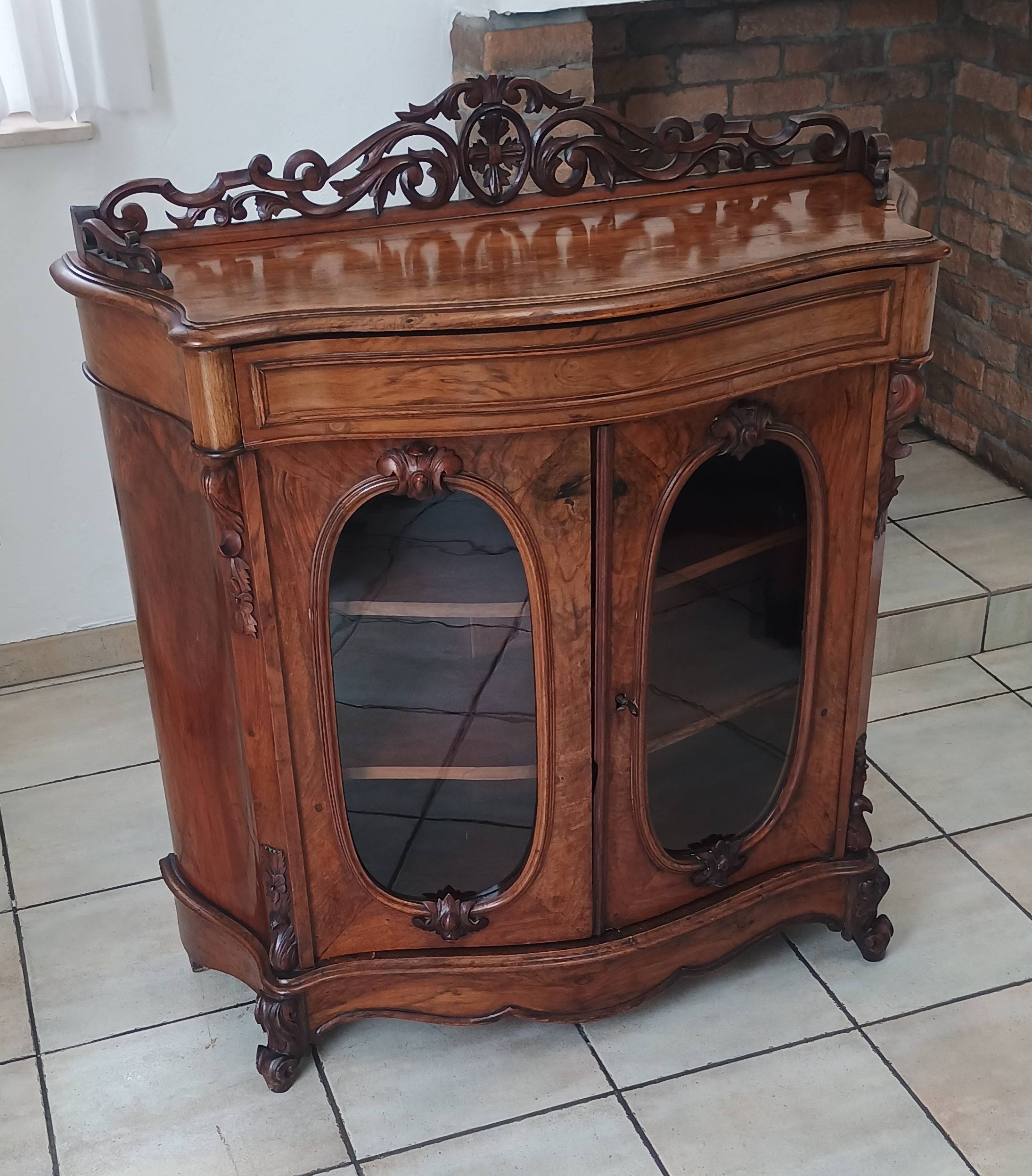 Meuble d'appui en placage de ronce de noyer style Napoléon III ou fin XIX
