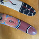Paire boomerangs lanzarote bois peint lézards aborigène vintage