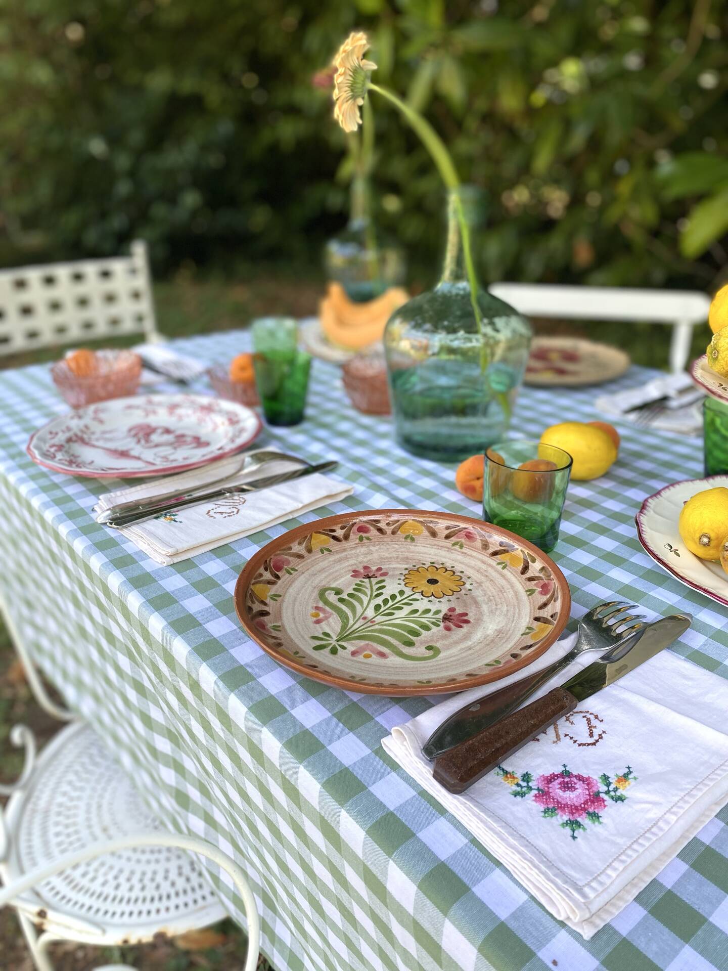 Exceptional set of 15 large mismatched plates.