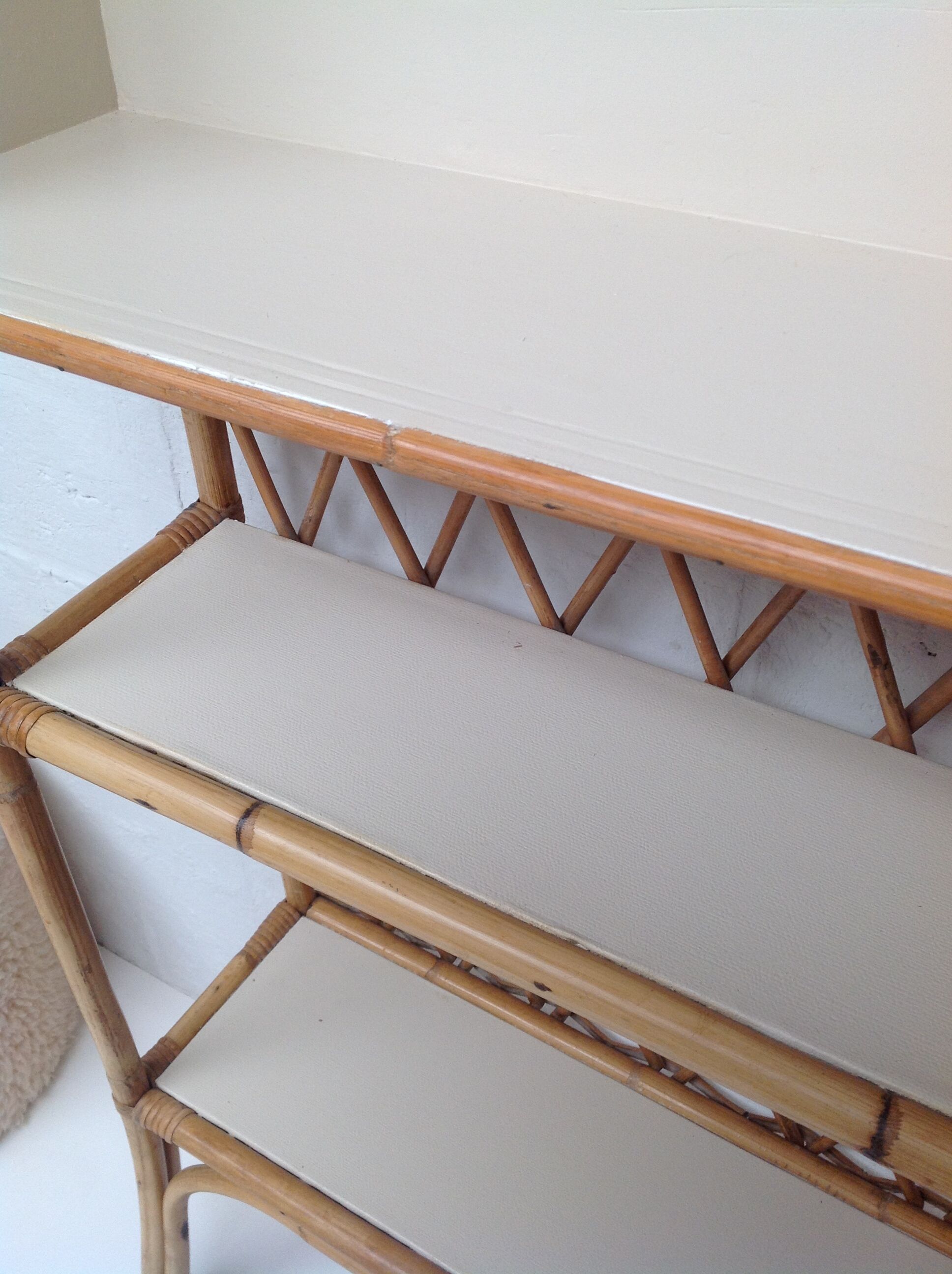 Bookcase shelf in bamboo and vintage rattan