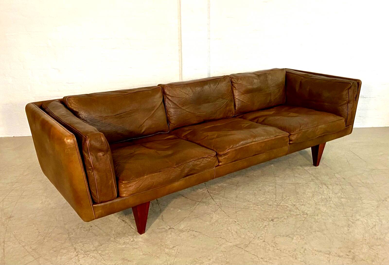 V11 sofa by Illum Wikkelsø for Holger Christiansen, 1960s