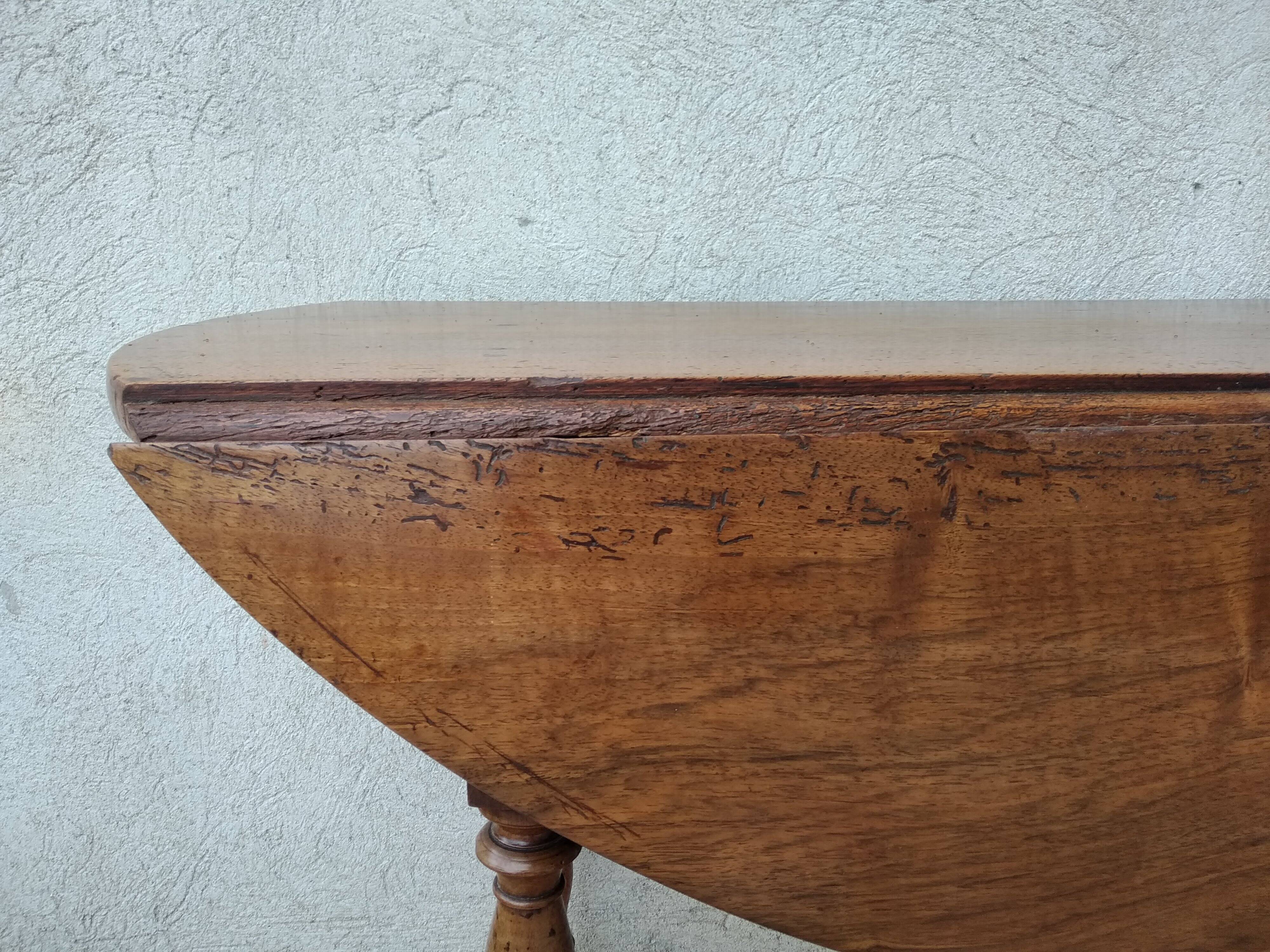 Table ovale à volets style Louis Philippe
