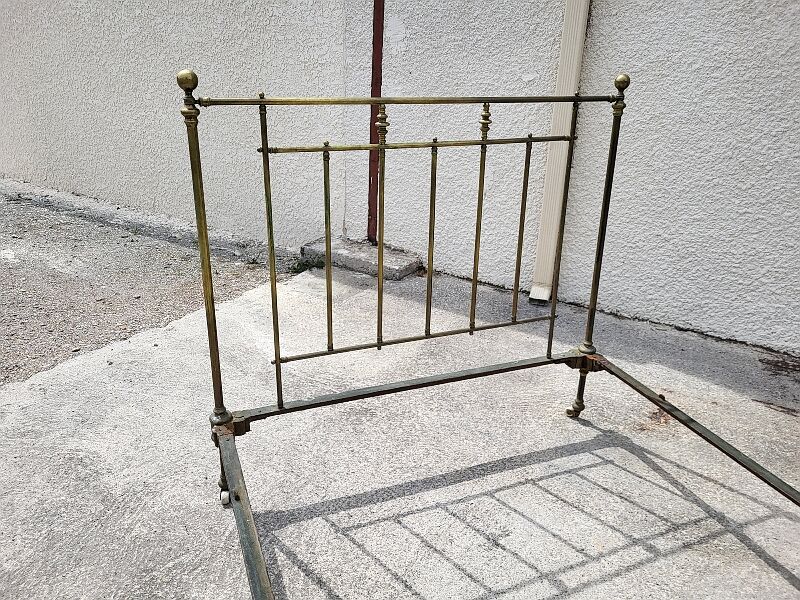 Lit en laiton dore 140 x 190 en couchage