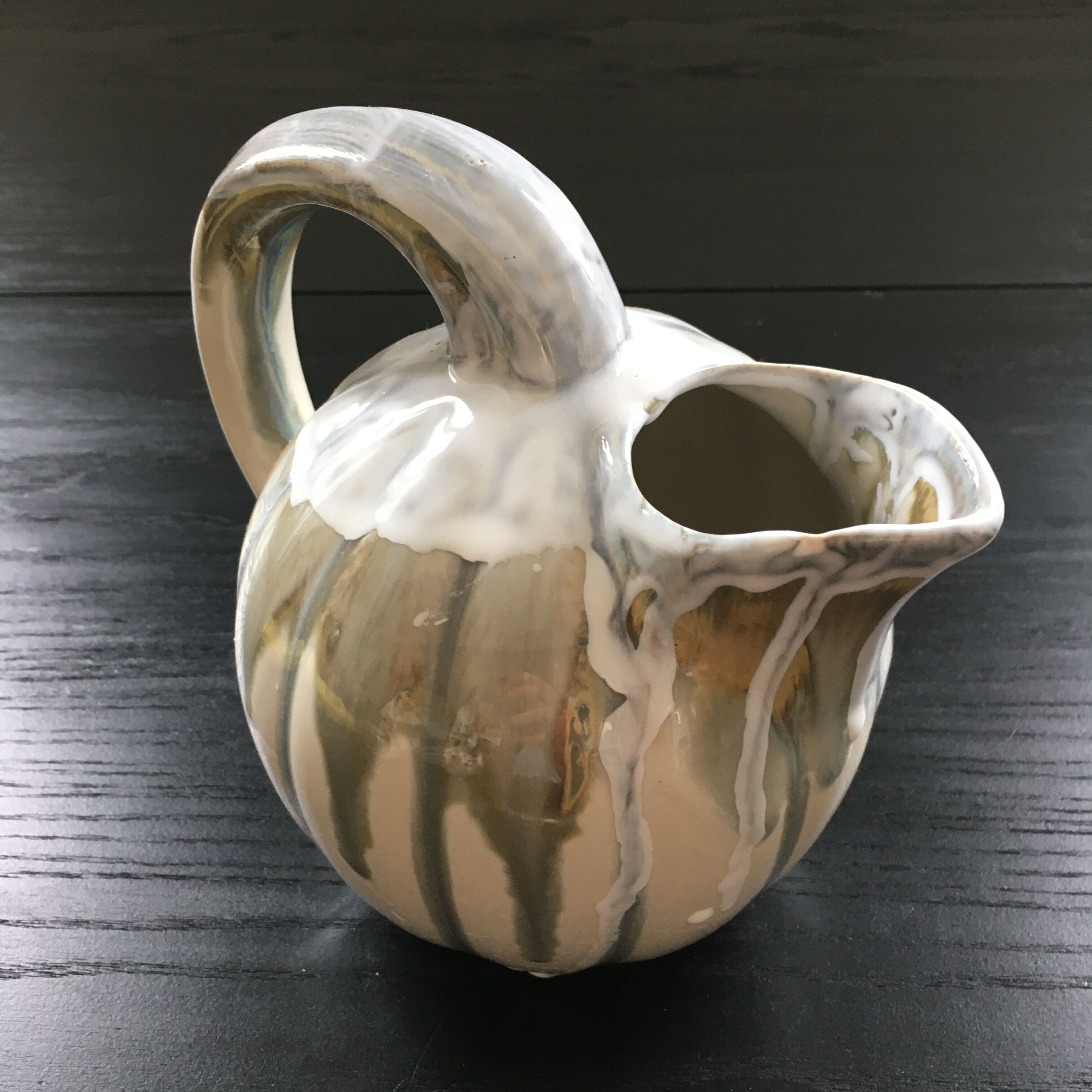 Pitcher melon beige drips