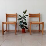 Set of 2 vintage chairs in solid elm and rush in the style of Regain/Asserbo.