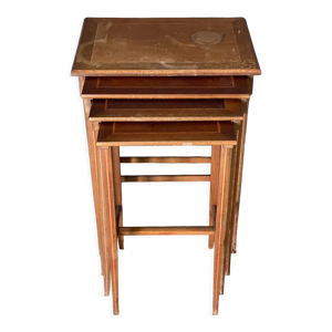 Suite de 4 tables gigognes milieu