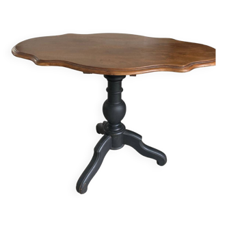 Wooden pedestal table