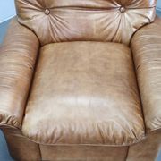 Paire de fauteuils lounge en cuir buffle cognac Arcon Italia