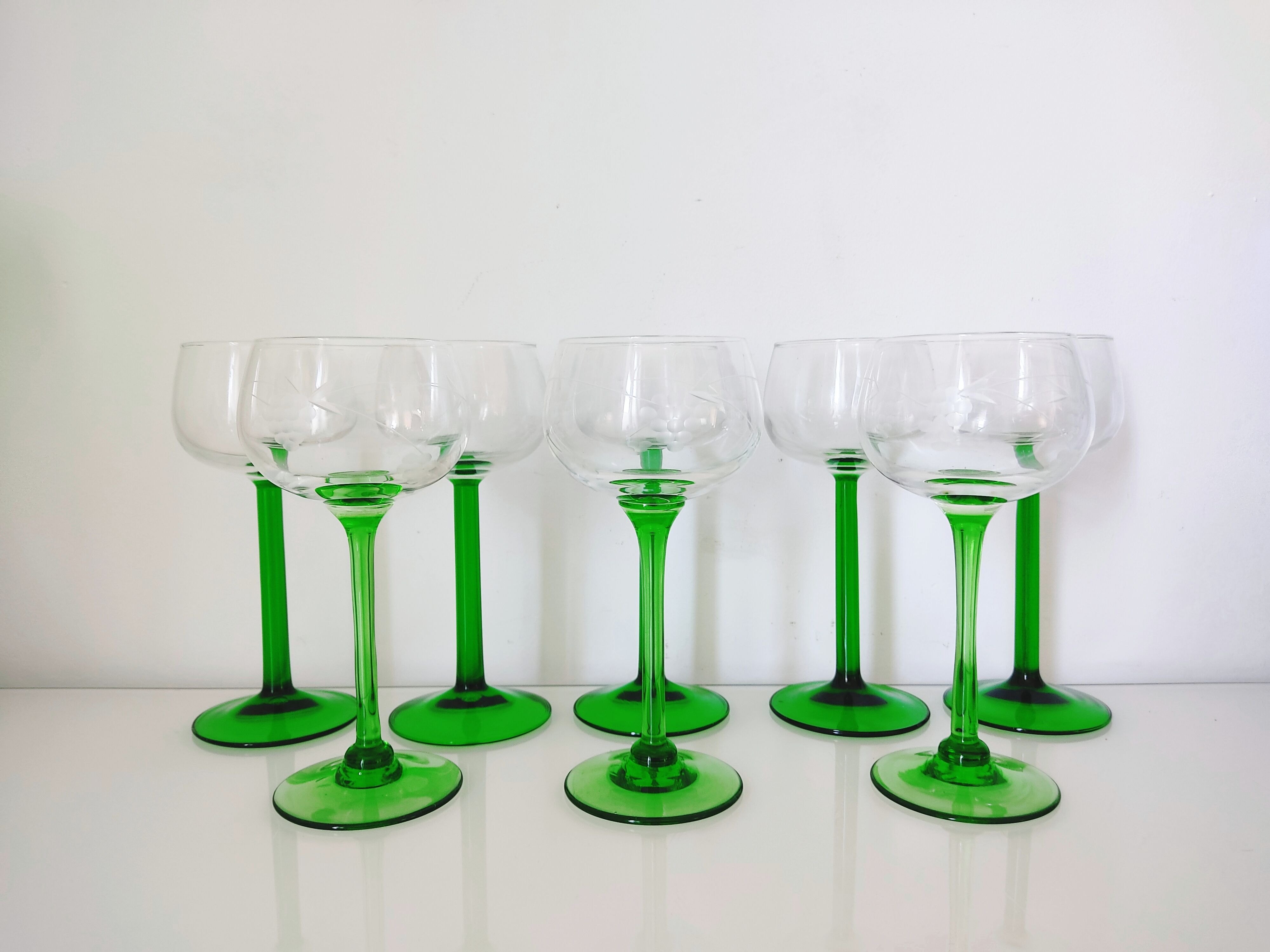 Set of 8 Glasses of La Rochère Crystal Wine and Glass