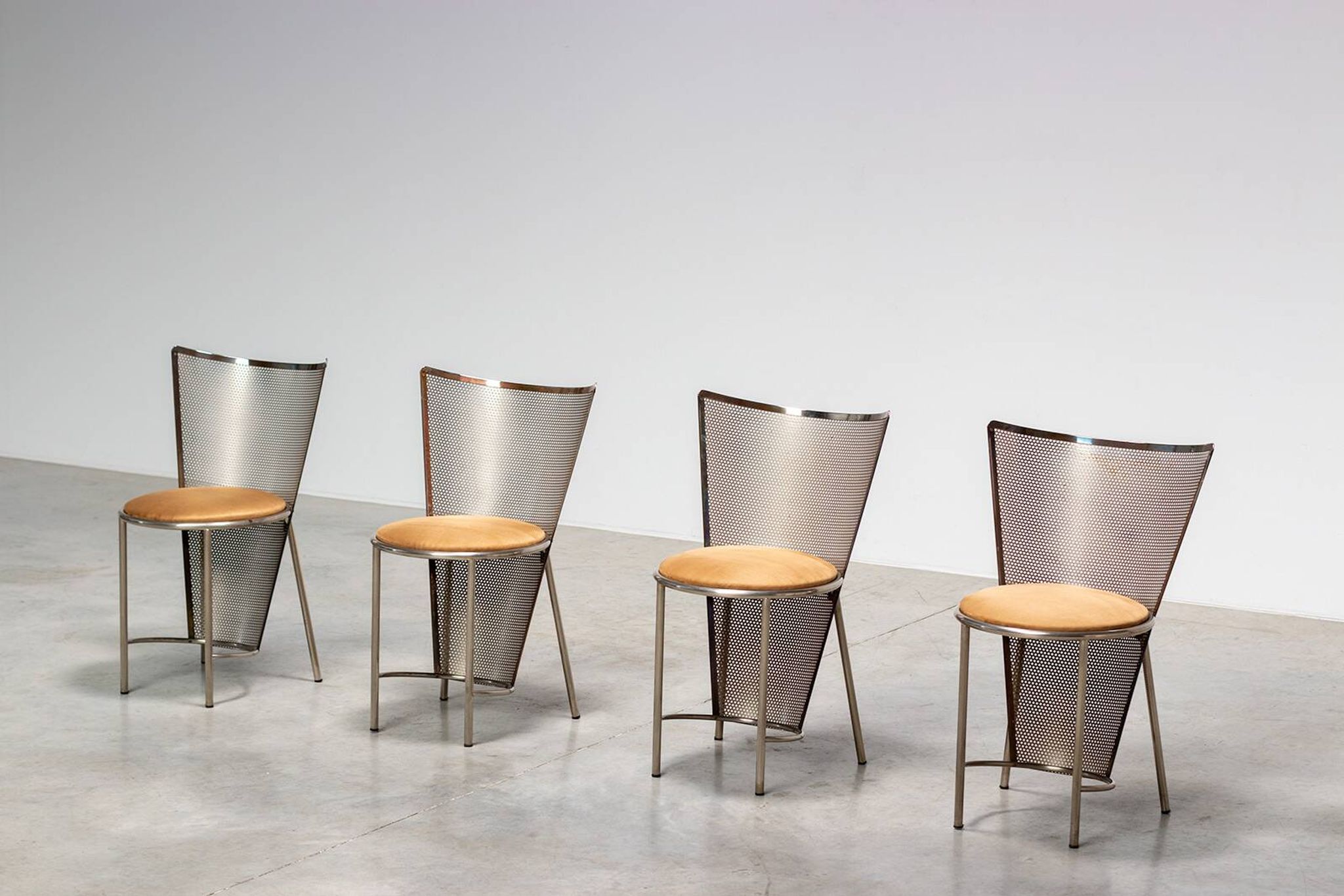 Frans Van Praet ensemble de quatre chaises Sevilla postmoderne 1990
