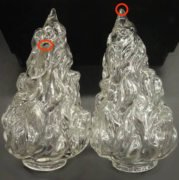 Pair of torchiere wall lights with hands - gilded bronze and black patina