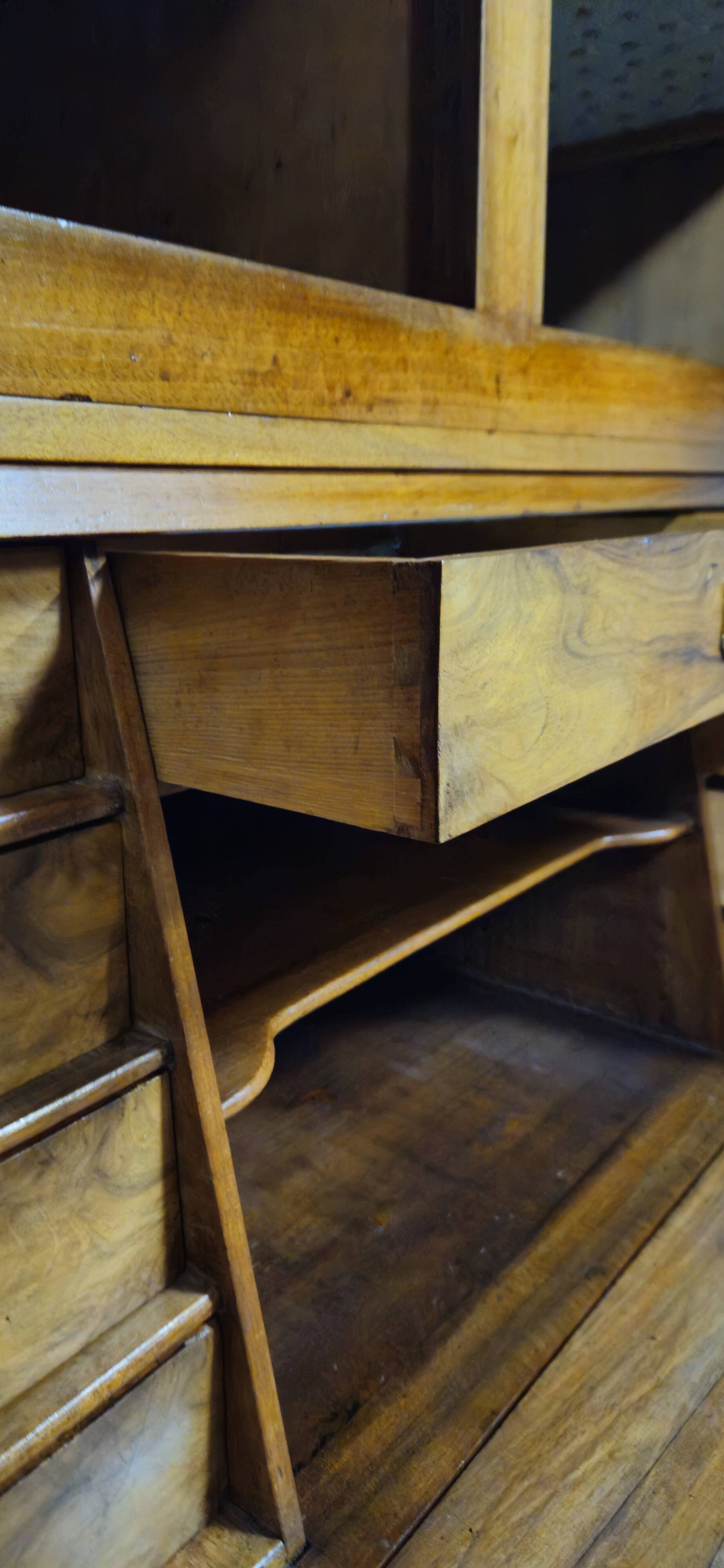 Secretary with three bodies in walnut from the Louis XVI period.