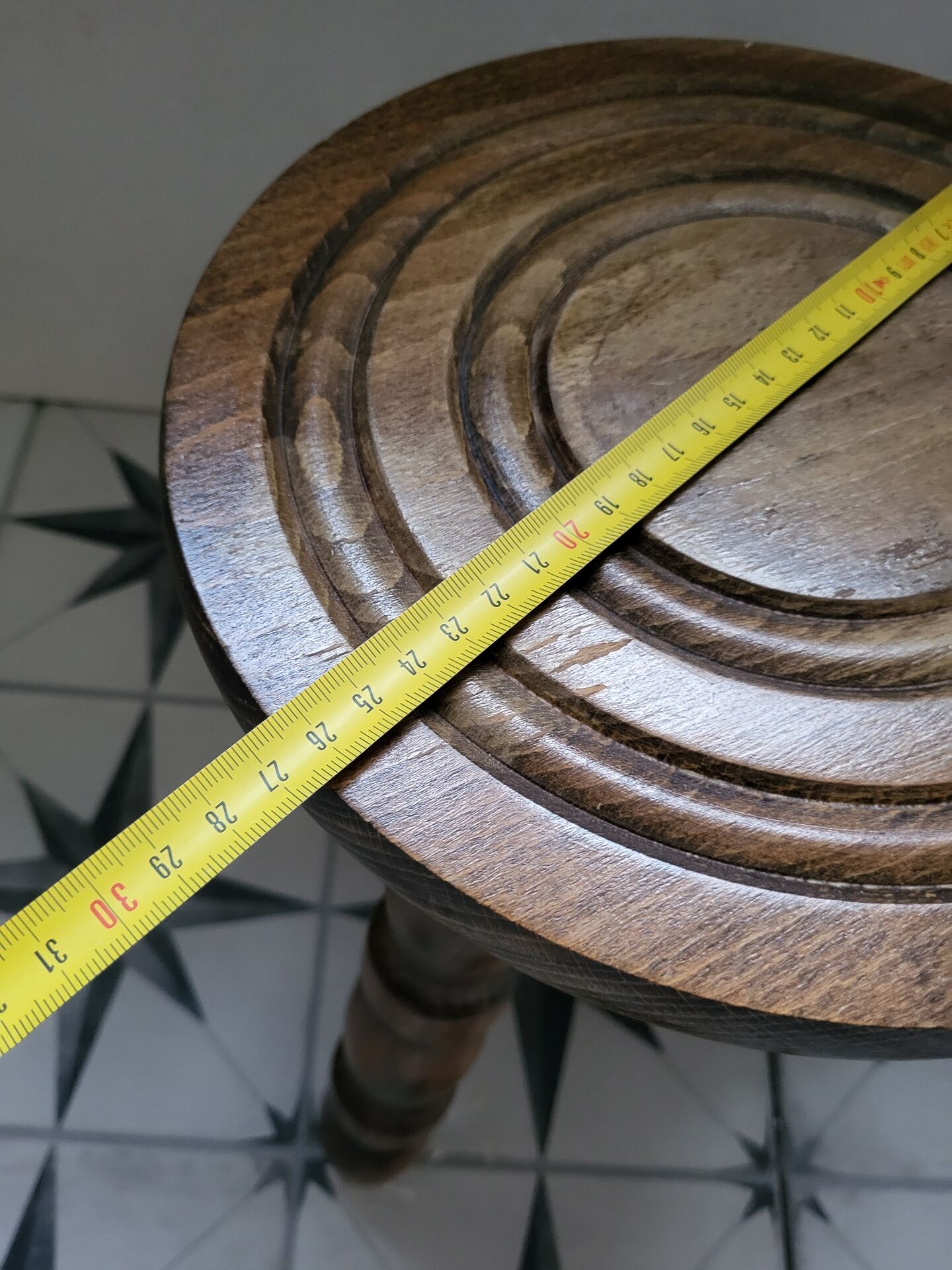 Tabouret tripode