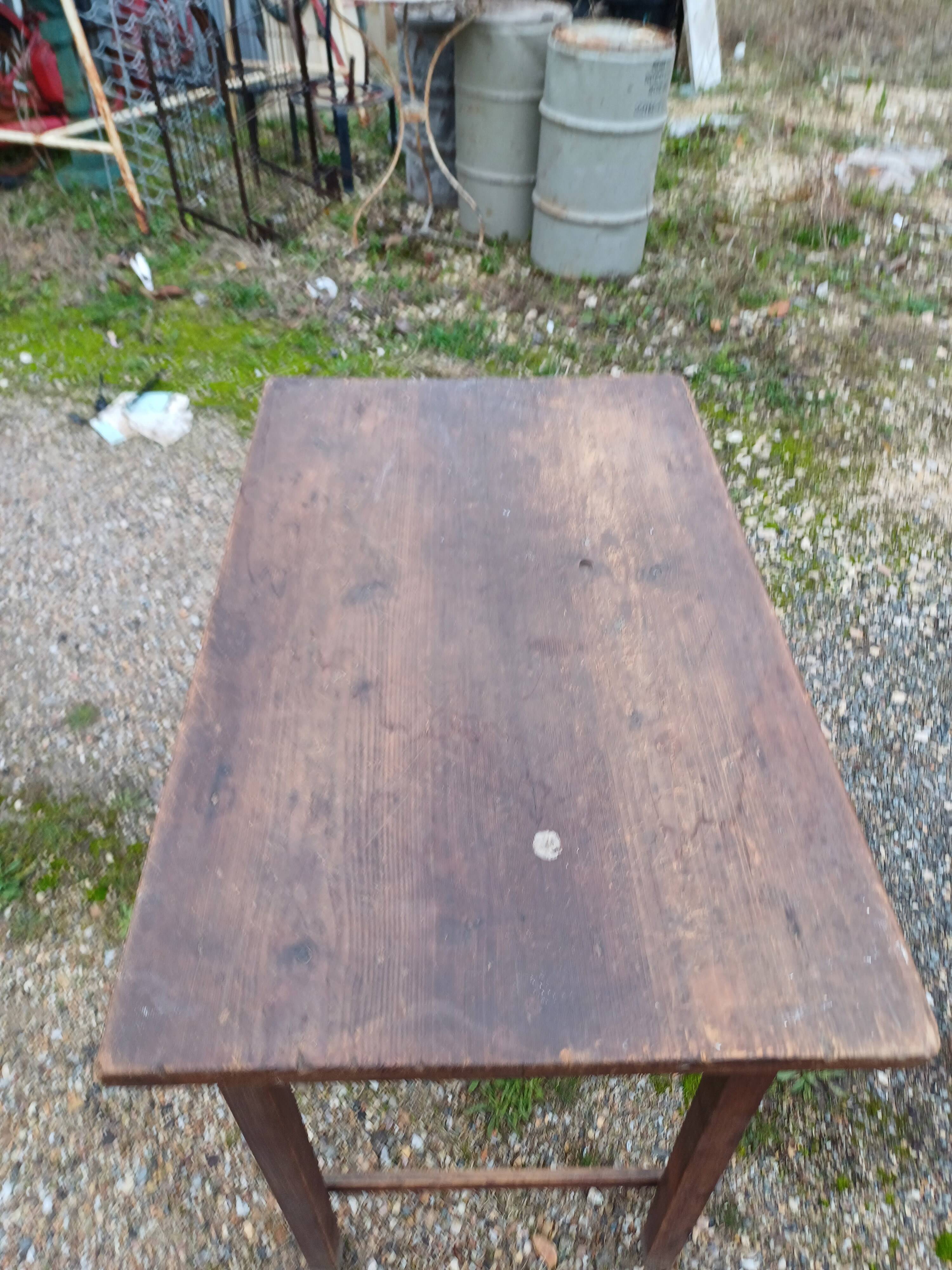 Small pine table, 1 drawer