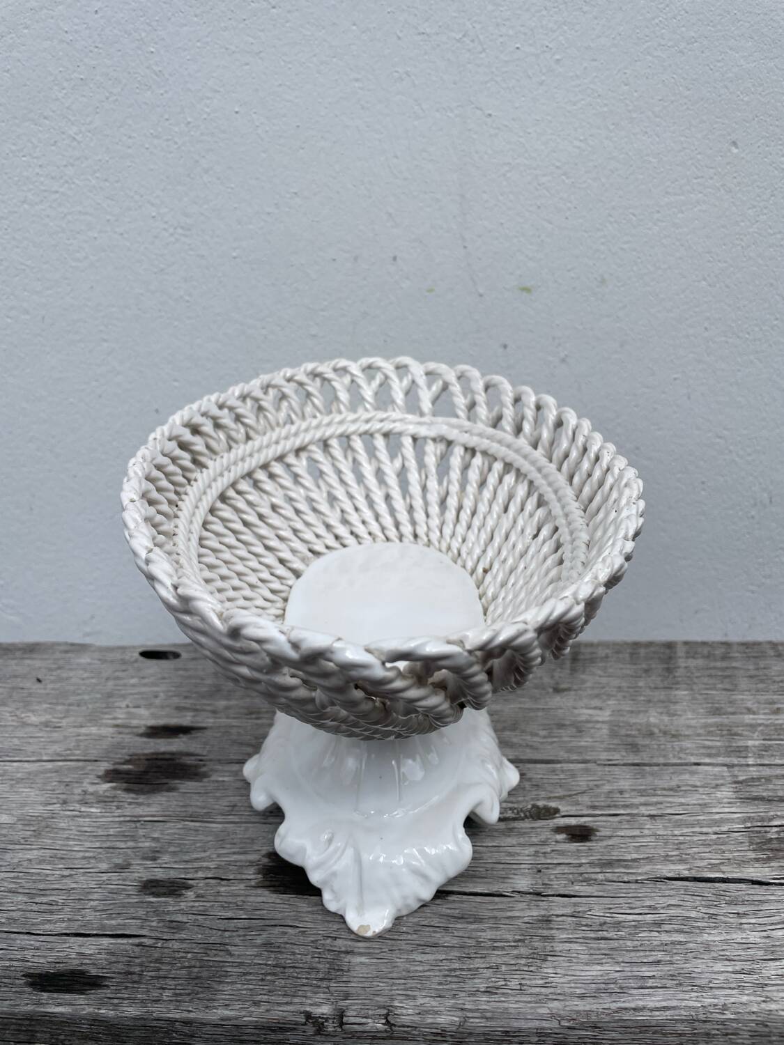 White woven ceramic fruit bowl