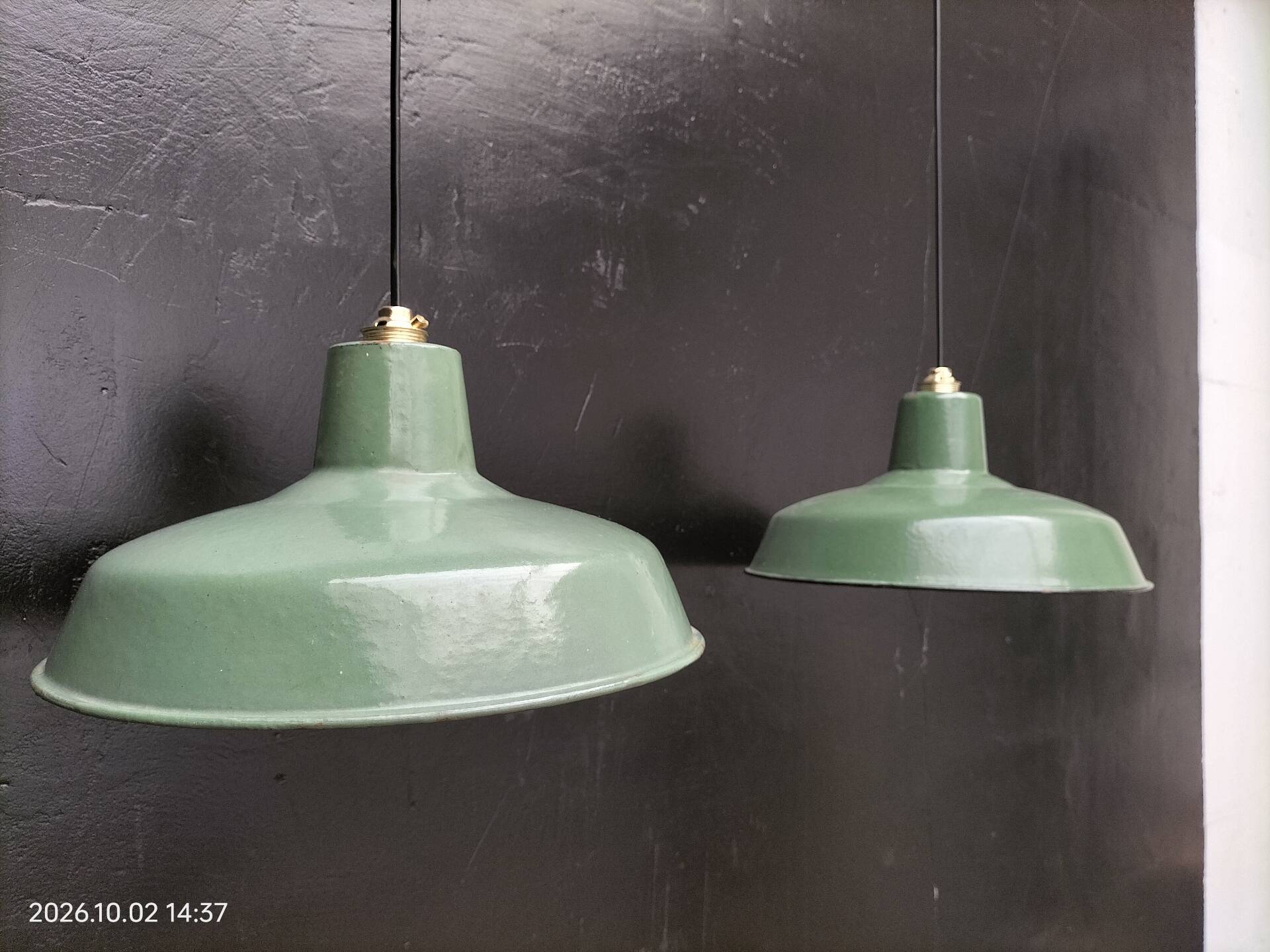 Suspensions enamelled sheets