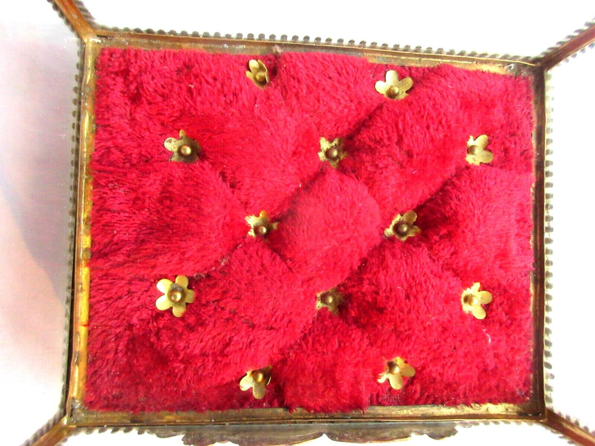 Napoleon III jewelry box, beveled glass and gilded brass, red padded, 4 feet