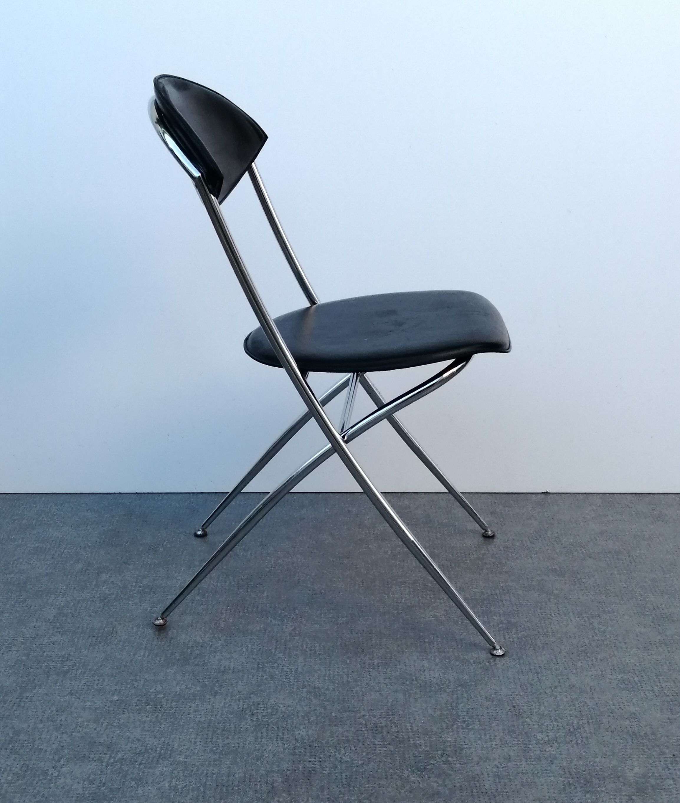Vintage chrome and leather folding chair made in Italy Zanotta Arper style 1970