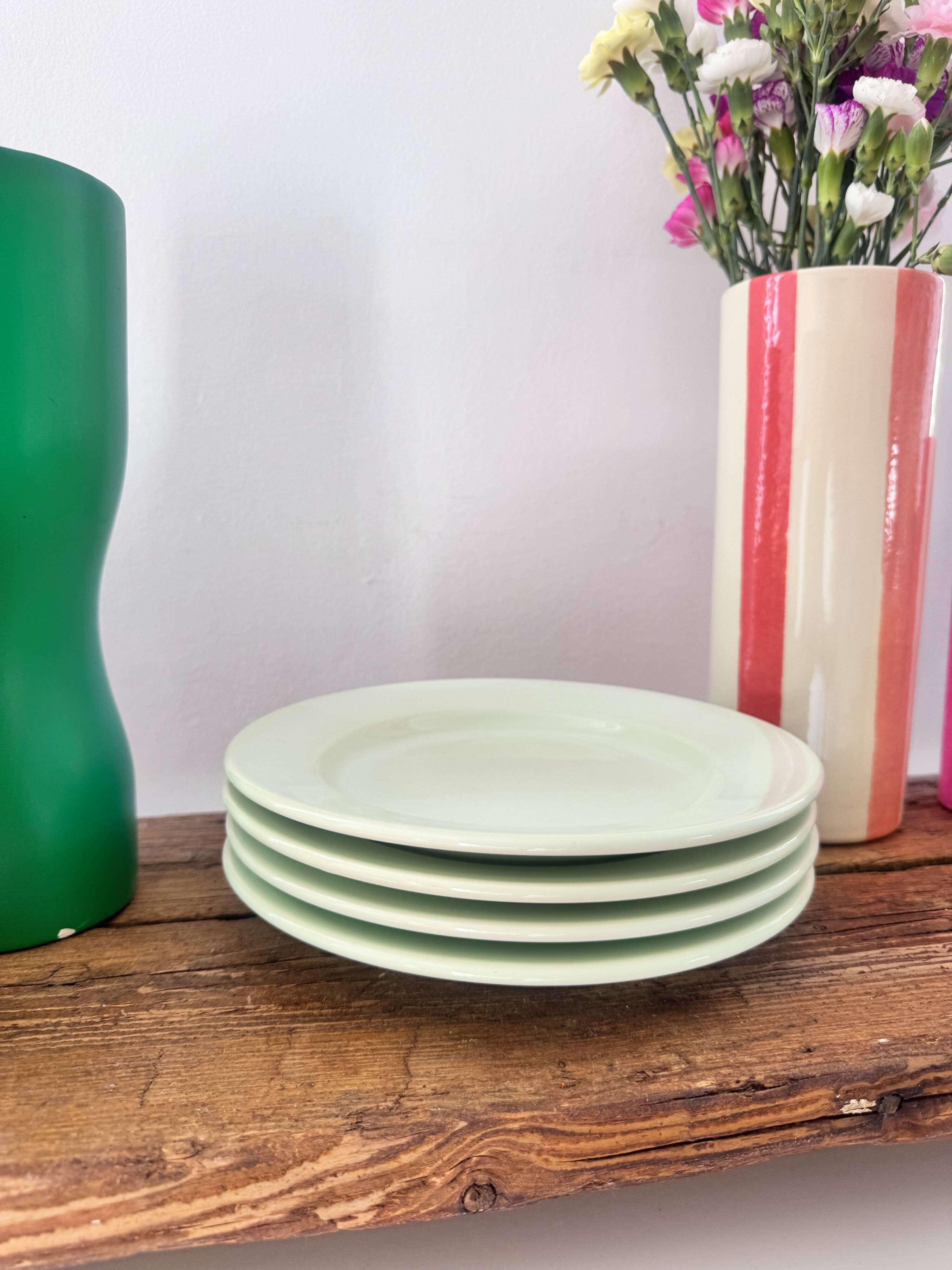 Lot de 4 assiettes à dessert vert d'eau.