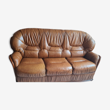 Leather sofa and walnut bramble