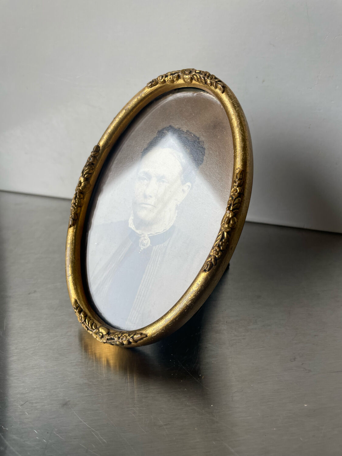 Antique Oval Frame gilded wood 15 cm x 10 cm