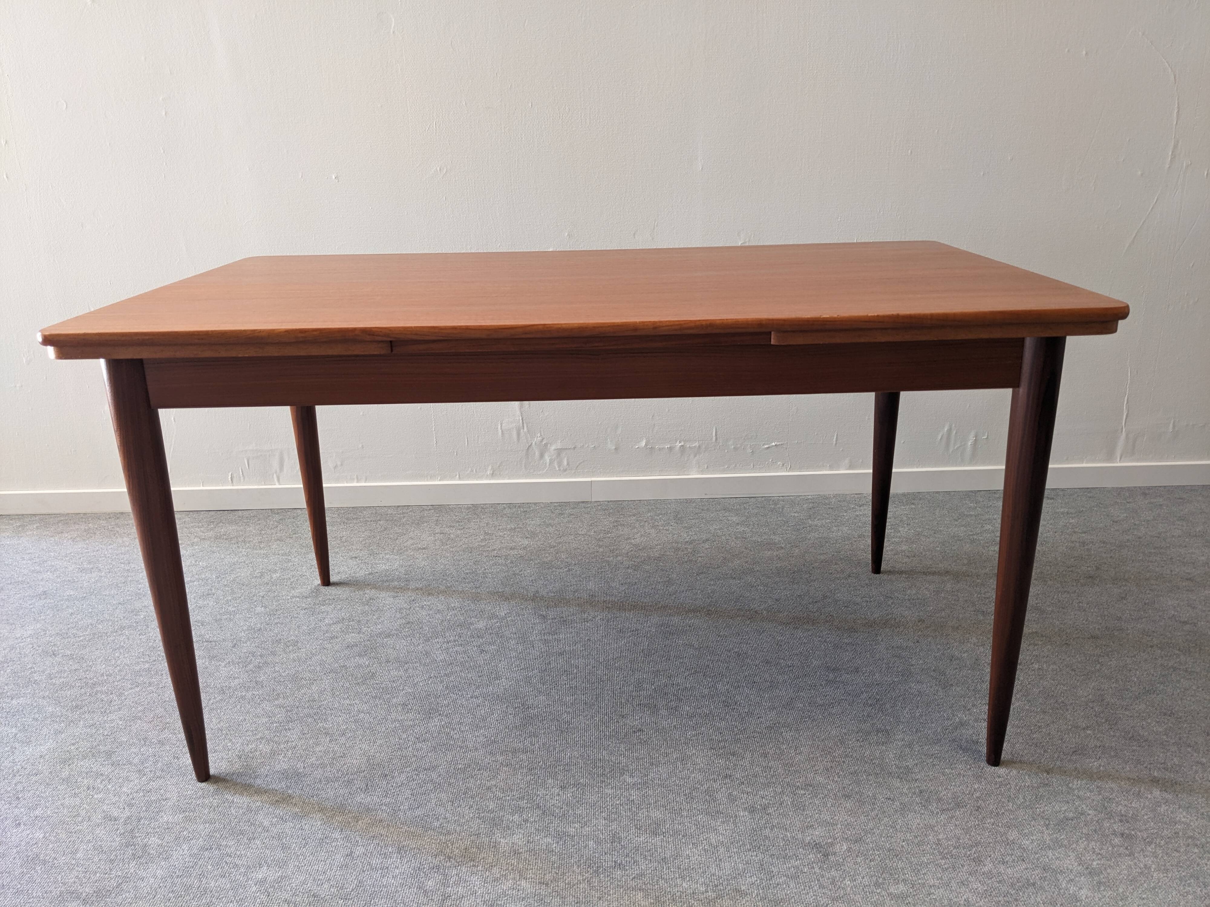 Scandinavian extendable teak dining table from the 50s/60s