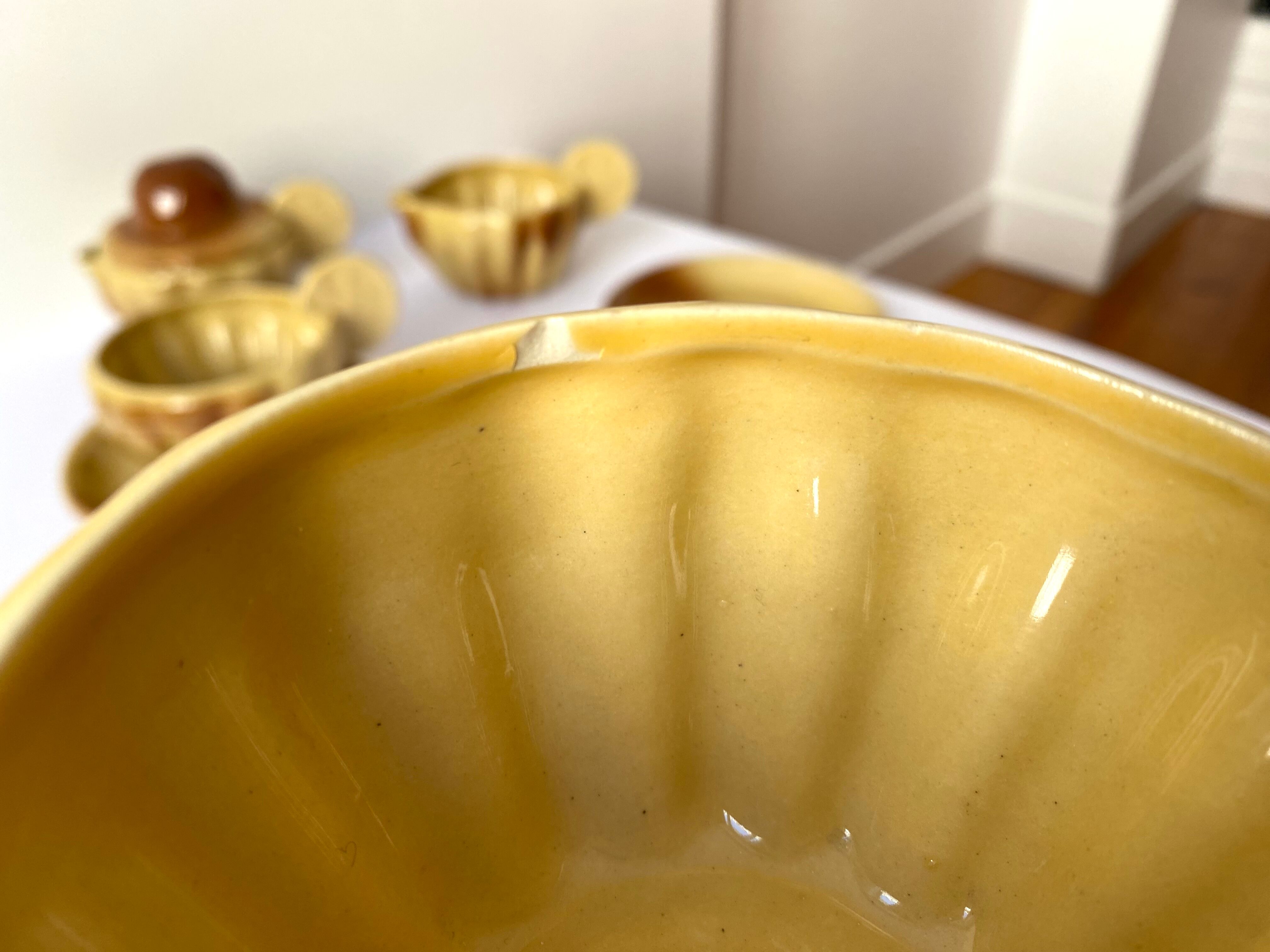 Ceramic teapot and tea cups shape lemon brioche 80s vintage
