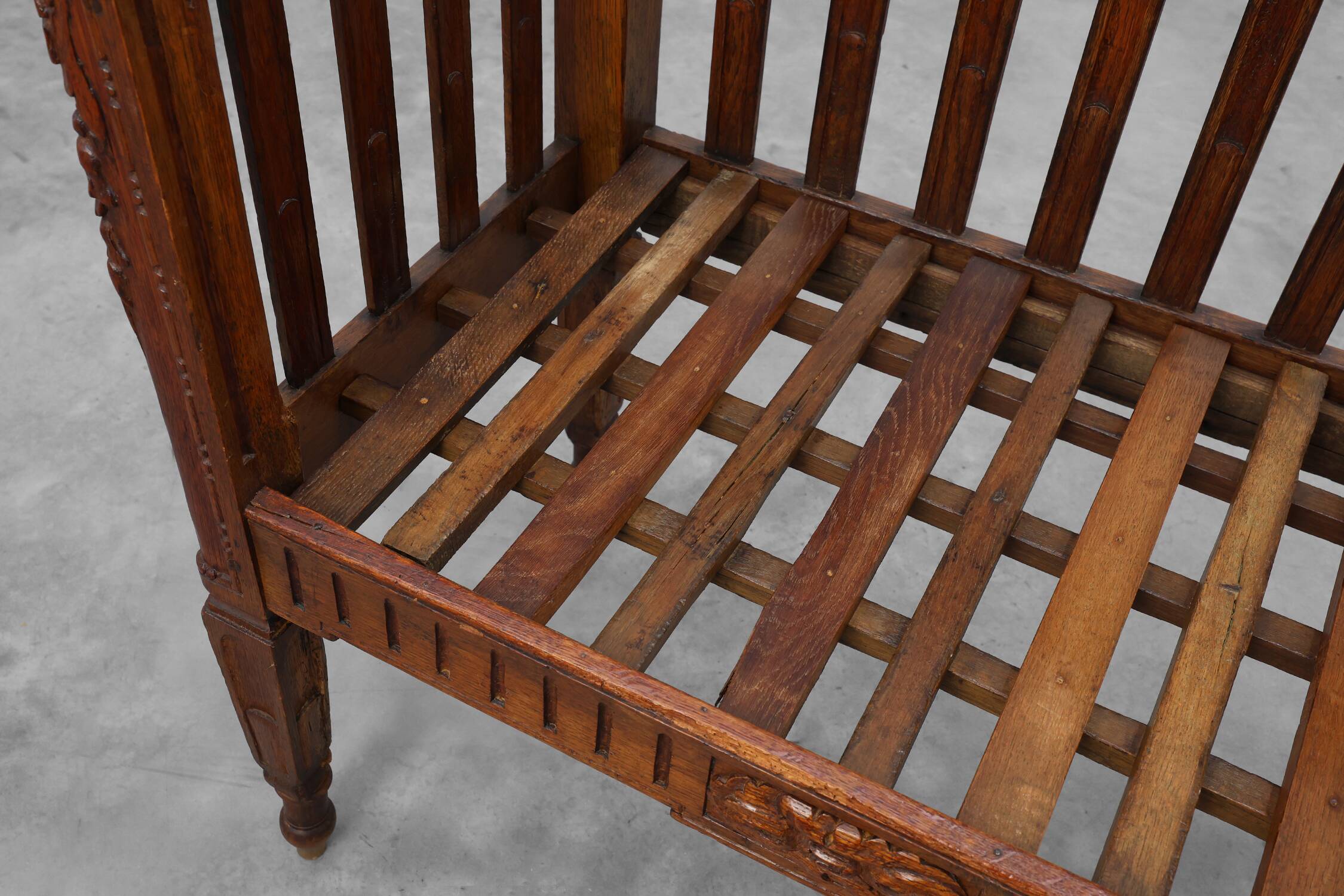 Large Arts & Crafts oak side chair, Belgium ca. 1915