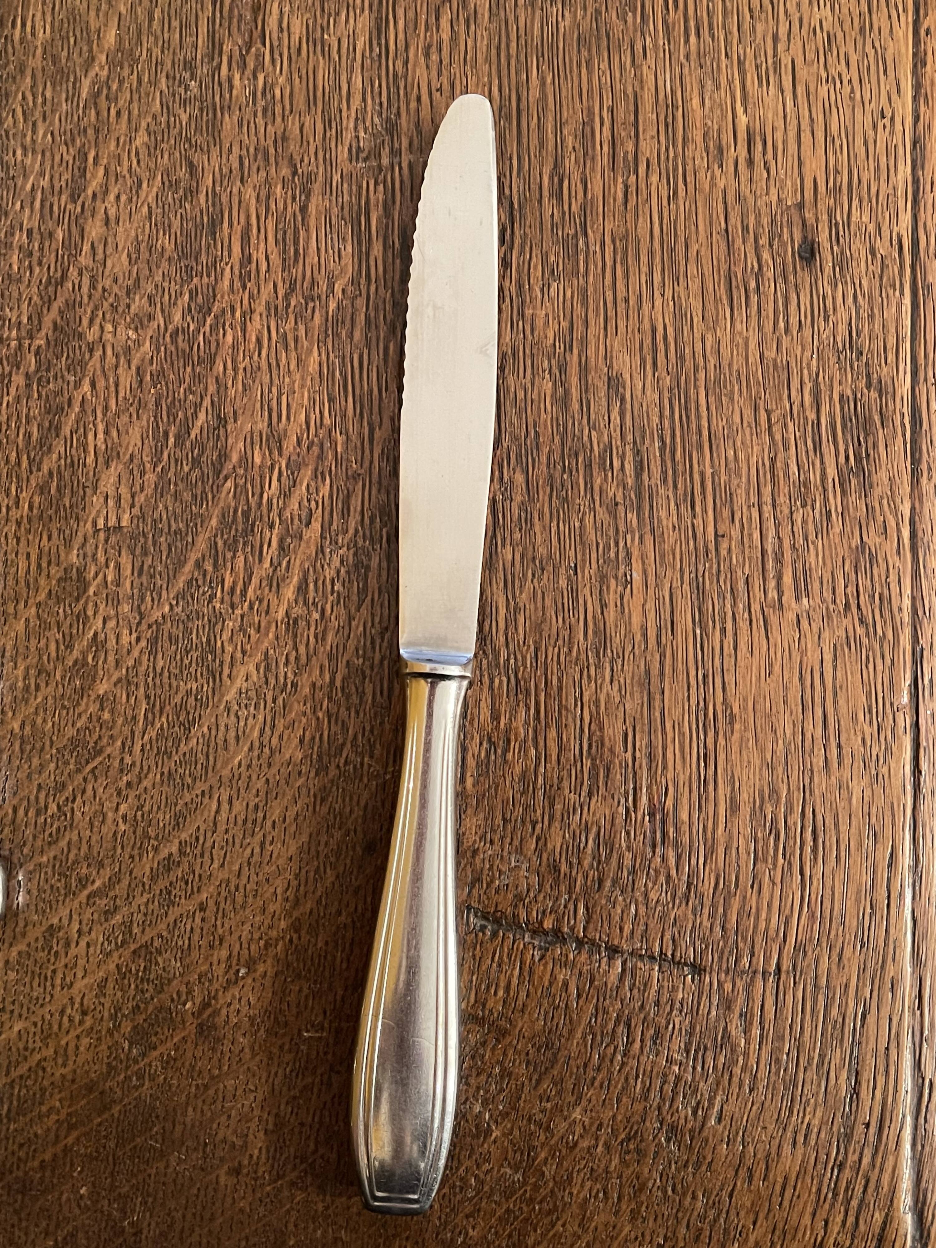 One-piece stainless knives