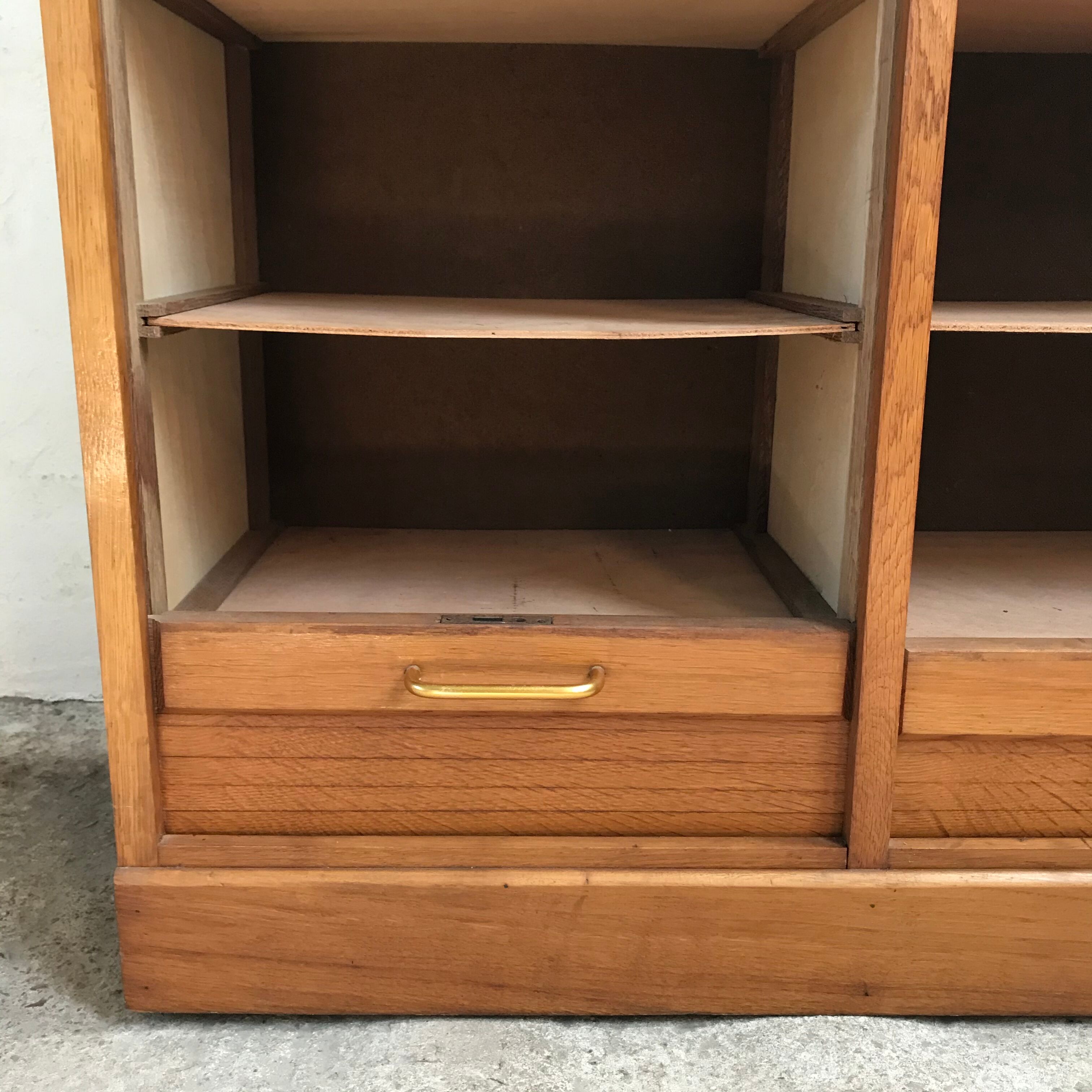 Curtain binder cabinet