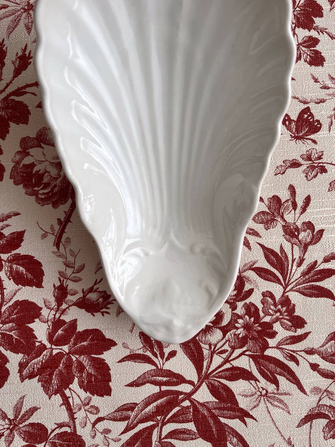 Ravier ramequin coquillage en porcelaine ancienne