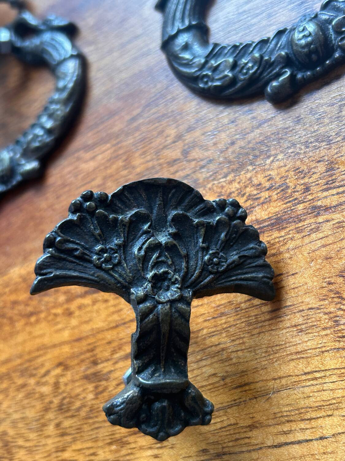 Handles and fittings